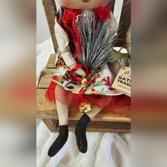 Joe Spencer - Colden Winter & Crystal Winter Doll Set Gathered Traditions - Picture 5 of 5